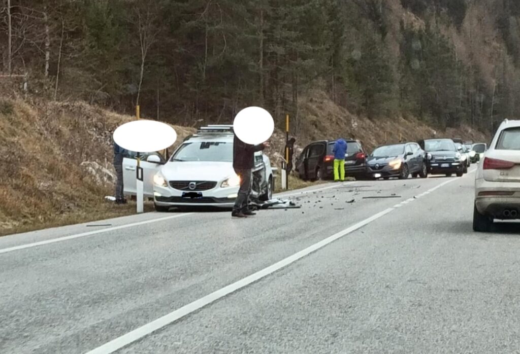 INCIDENTE A CENCENIGHE. QUATTRO AUTO COINVOLTE